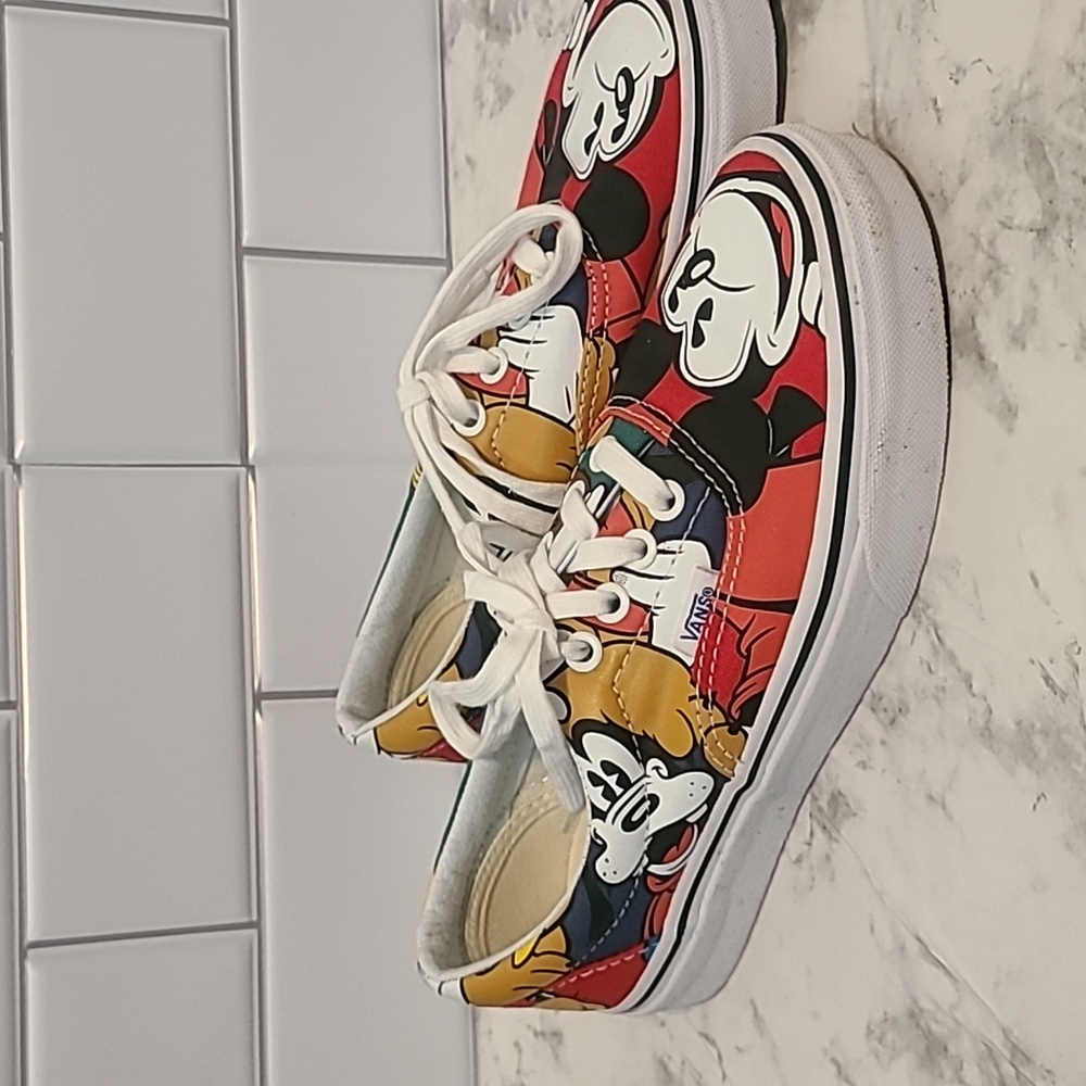 Disney Vans Mickey & Friends Pluto Donald Goofy Size 6 Women
